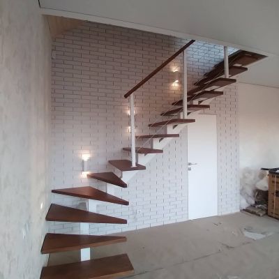 Дизайнерская лестница Венгрия на монокосоуре